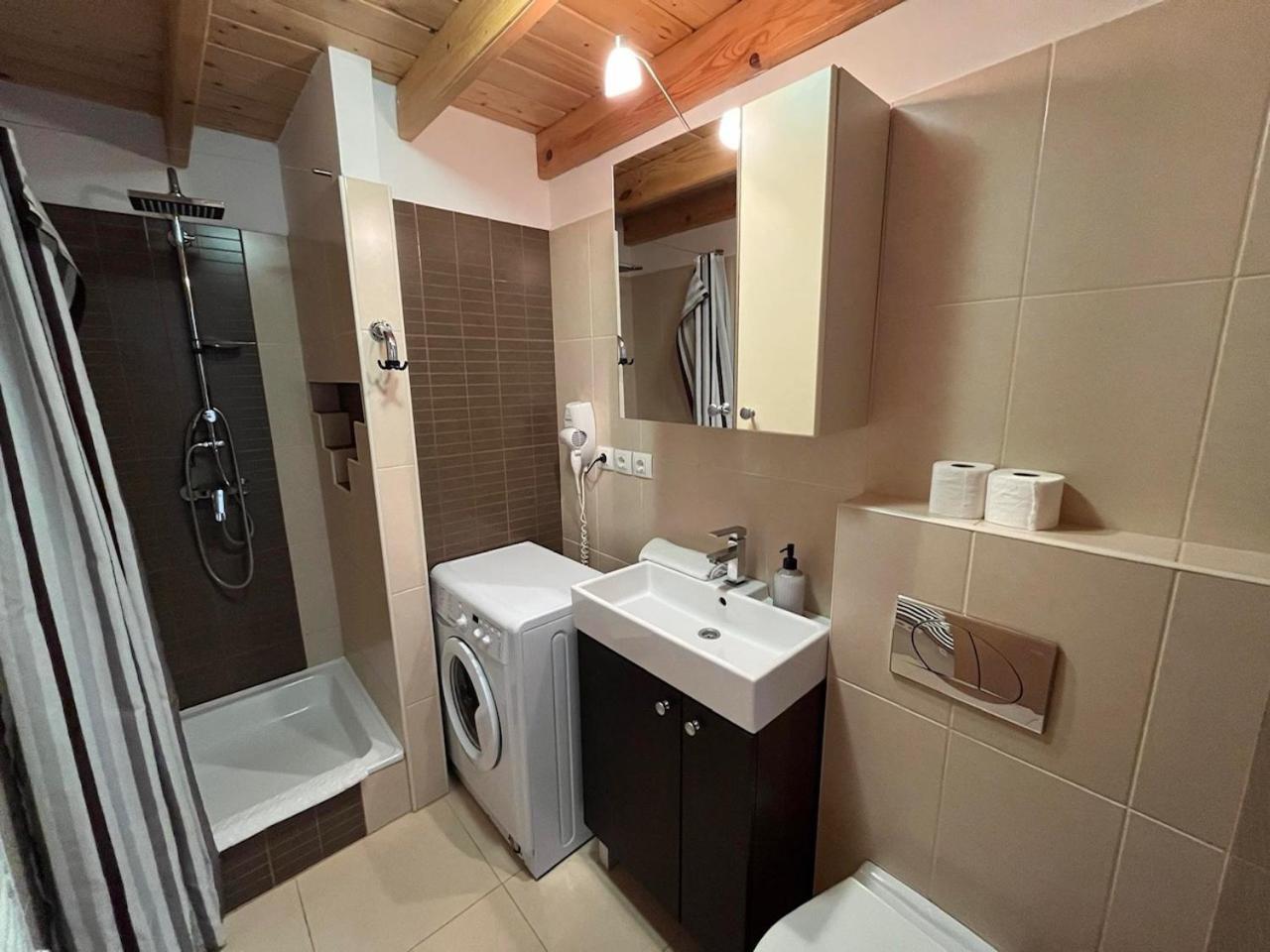 City Apartman Haz Balatonlelle Ngoại thất bức ảnh