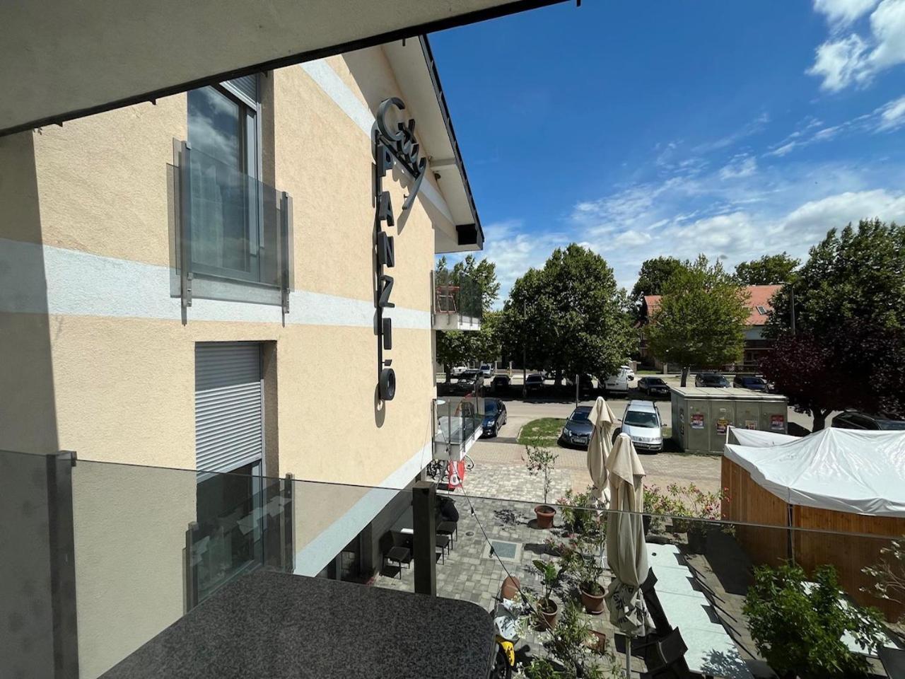 City Apartman Haz Balatonlelle Ngoại thất bức ảnh
