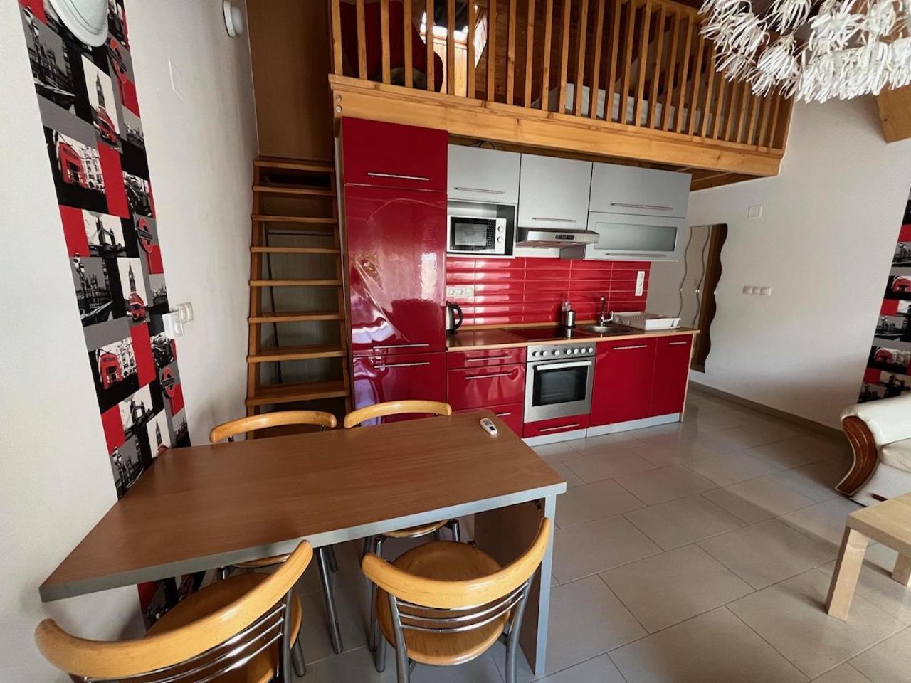 City Apartman Haz Balatonlelle Ngoại thất bức ảnh