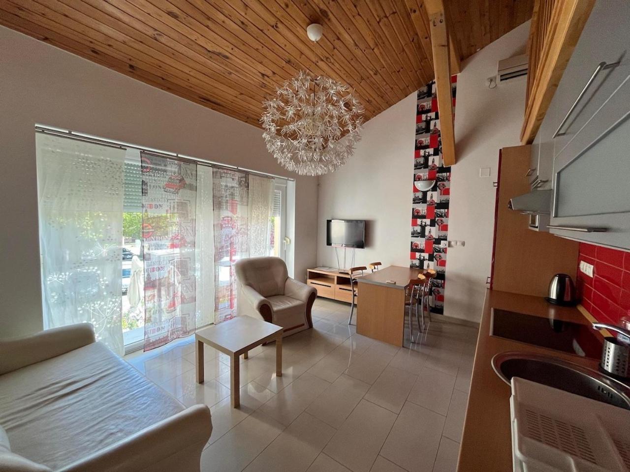 City Apartman Haz Balatonlelle Ngoại thất bức ảnh