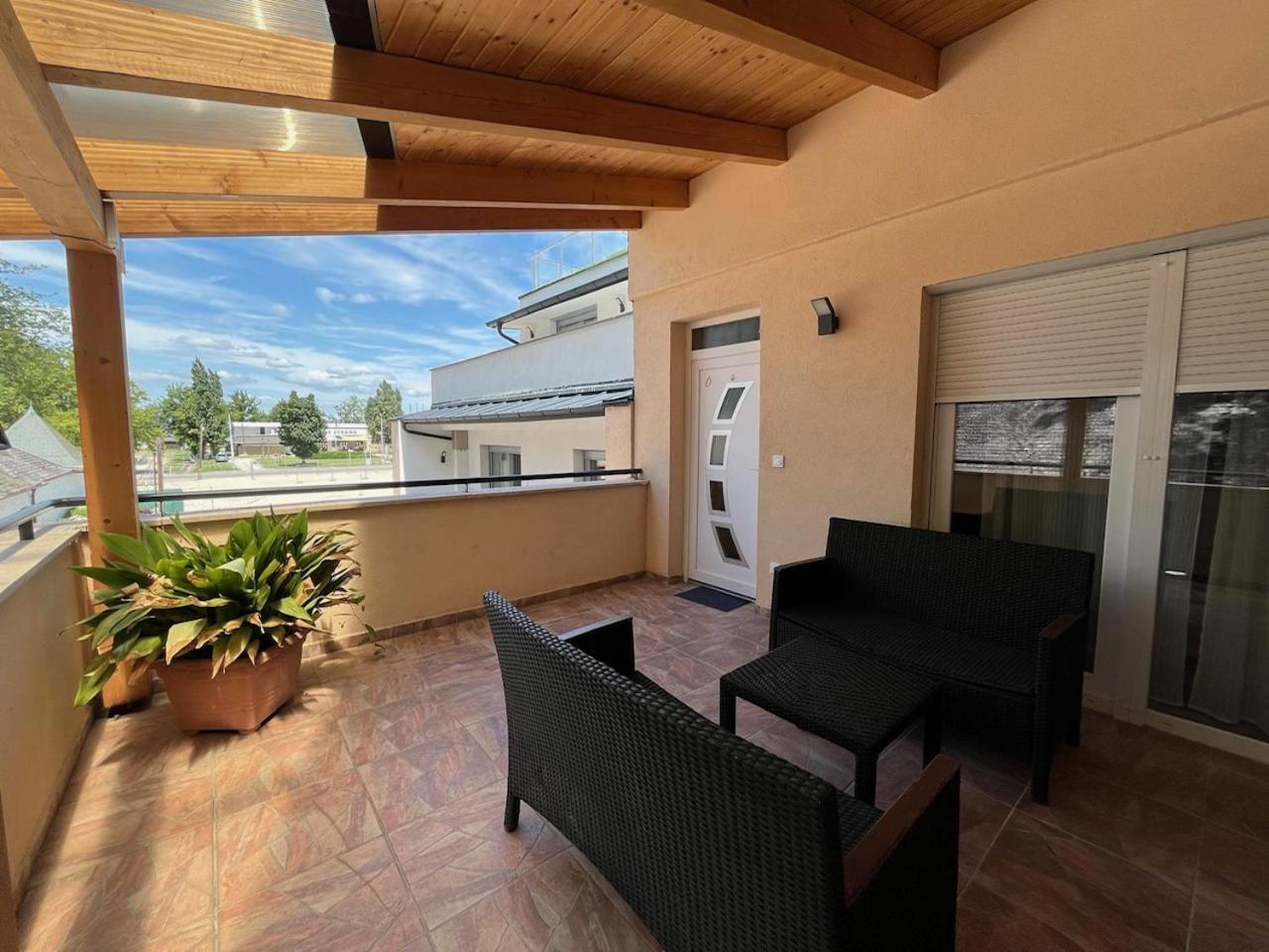 City Apartman Haz Balatonlelle Ngoại thất bức ảnh