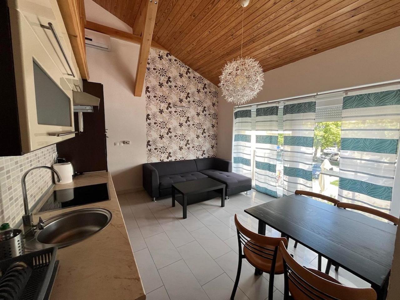 City Apartman Haz Balatonlelle Ngoại thất bức ảnh