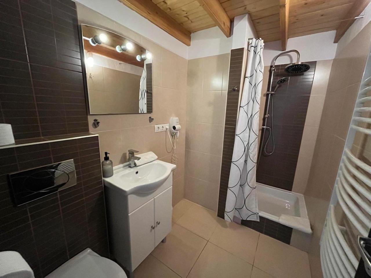City Apartman Haz Balatonlelle Ngoại thất bức ảnh