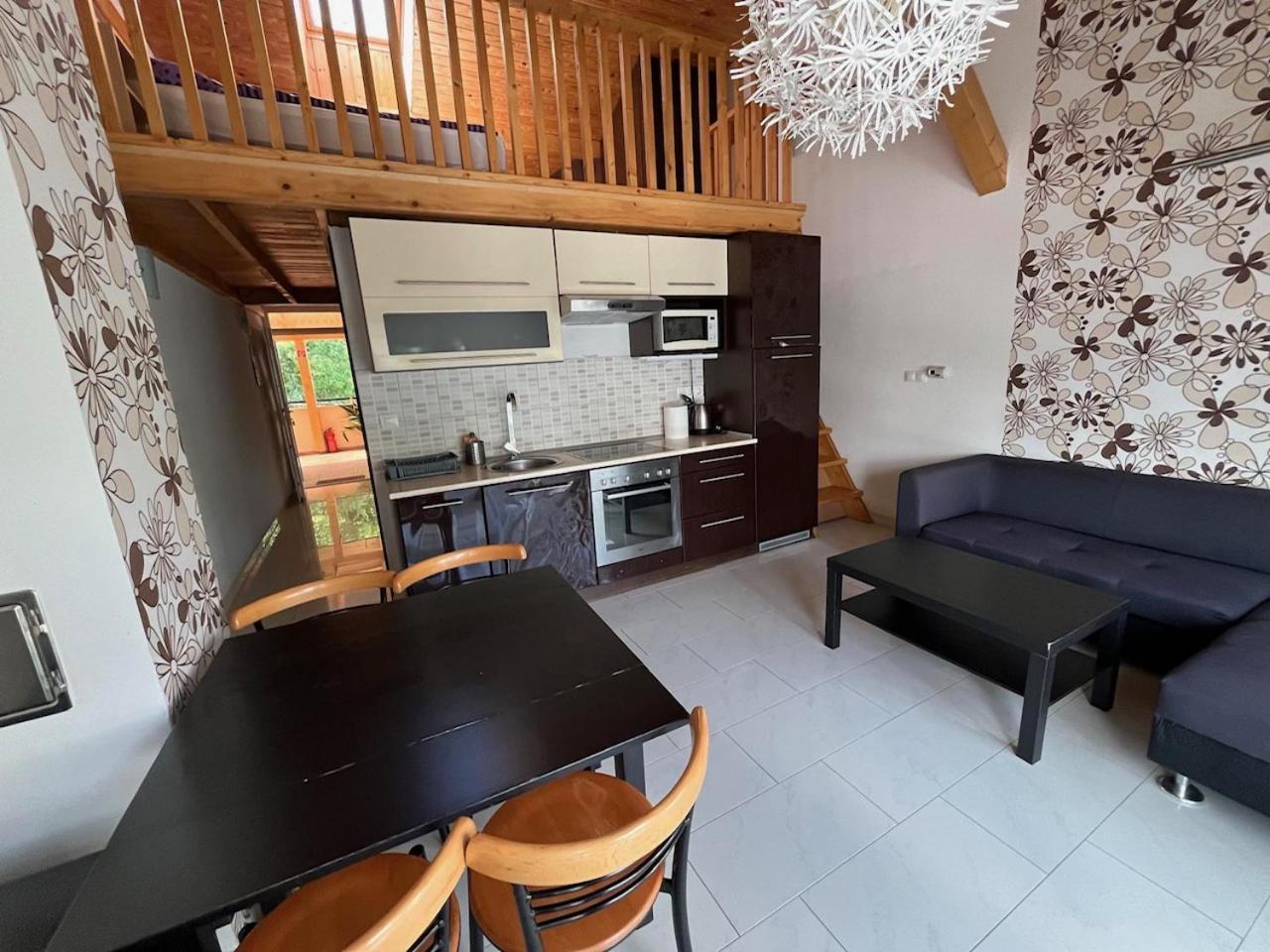 City Apartman Haz Balatonlelle Ngoại thất bức ảnh