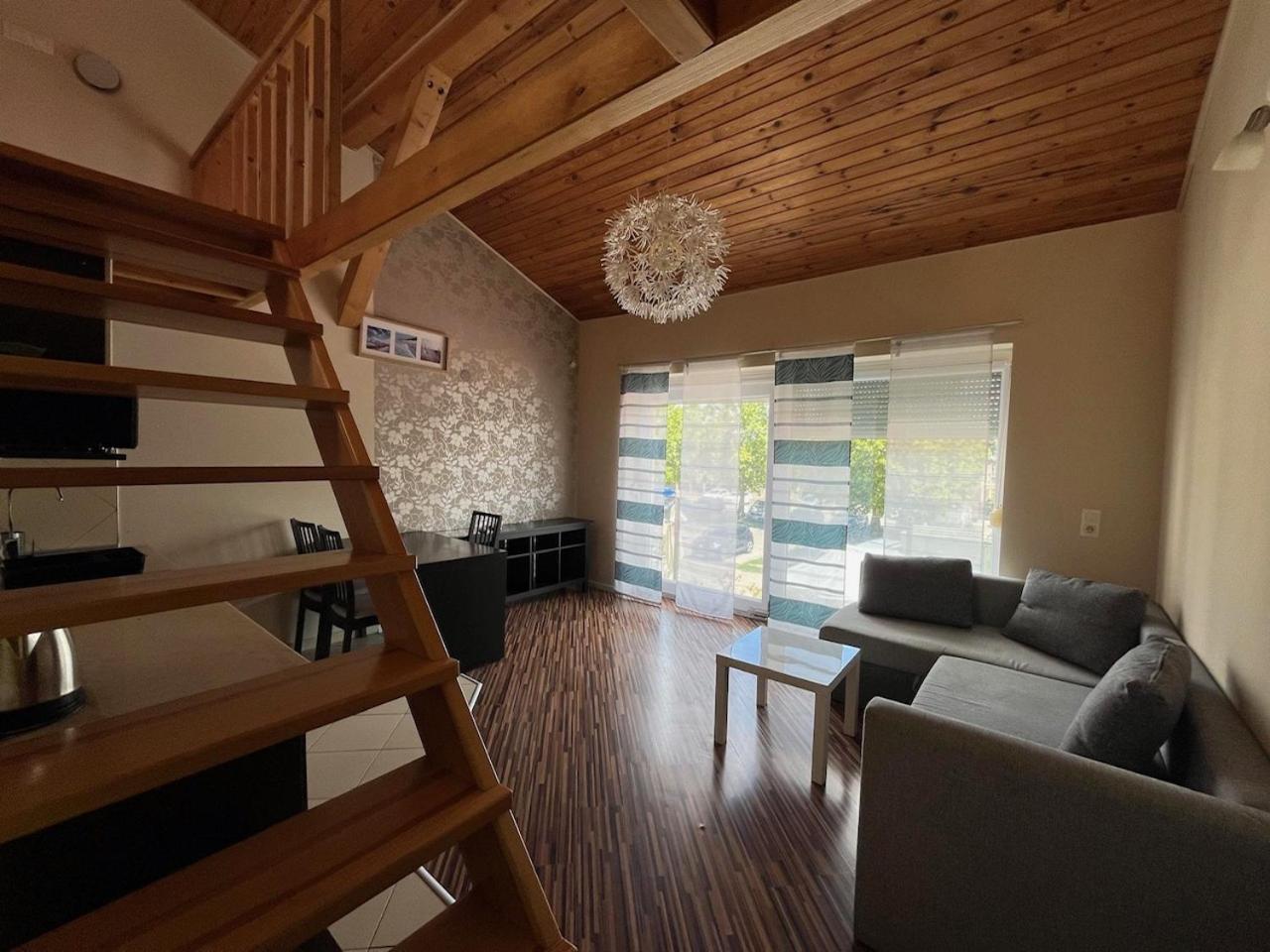 City Apartman Haz Balatonlelle Ngoại thất bức ảnh
