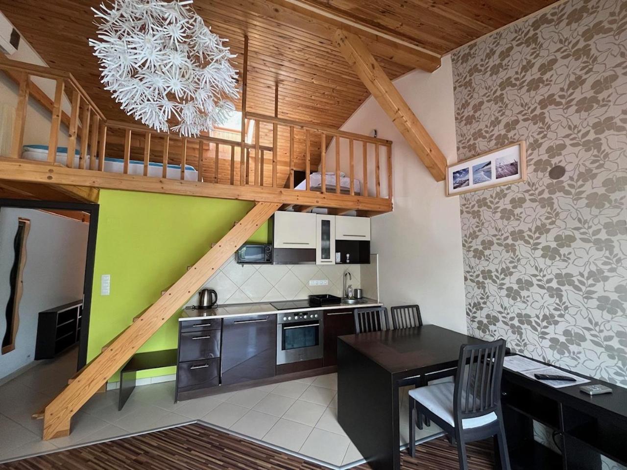City Apartman Haz Balatonlelle Ngoại thất bức ảnh