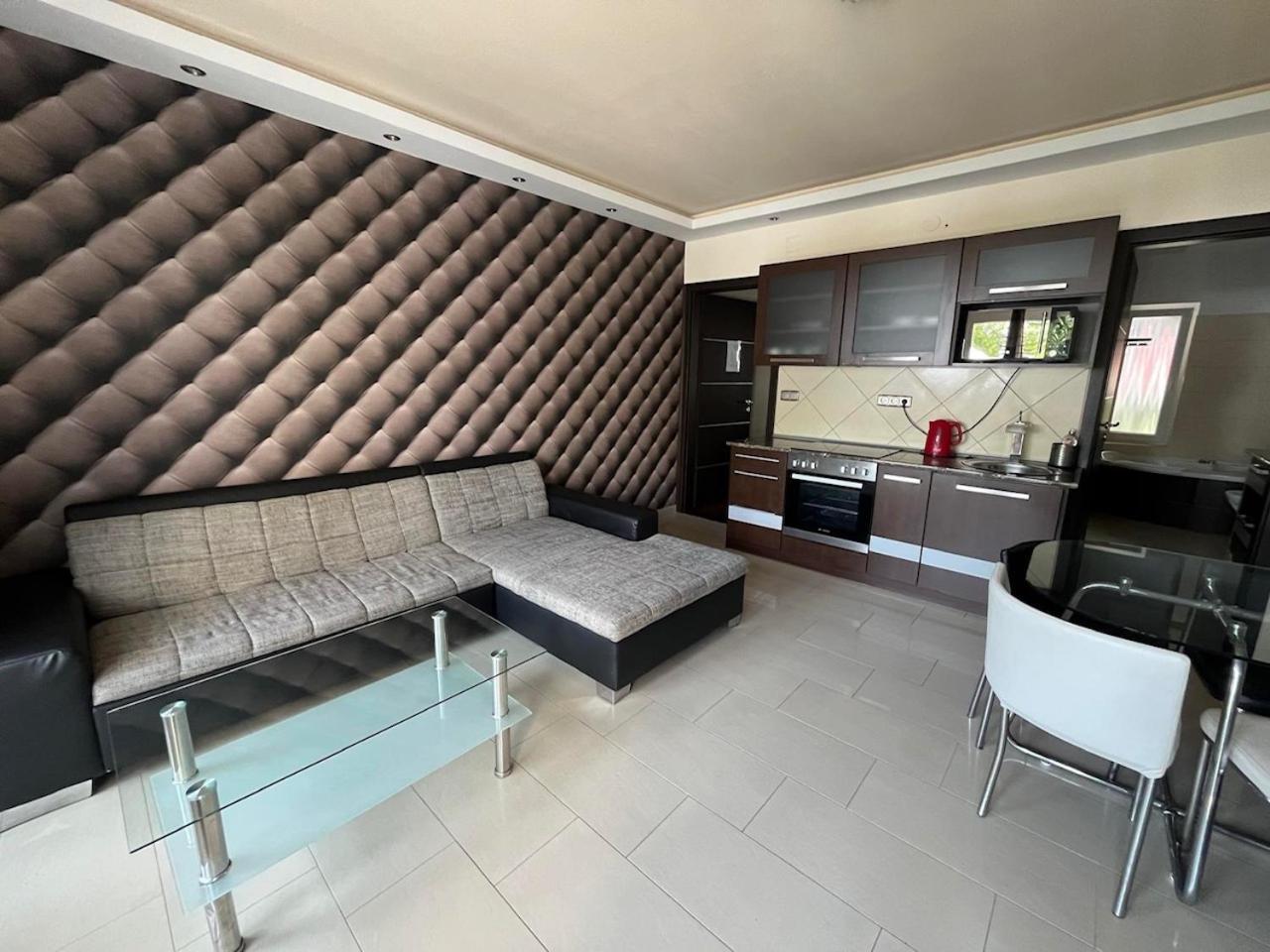 City Apartman Haz Balatonlelle Ngoại thất bức ảnh